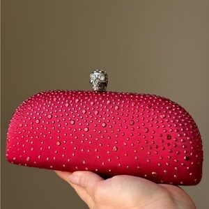 Red Crystal-Embellished Skull Clasp Evening Clutch